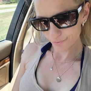 PRADA Women's Sunglasses,purchased in 2020 from Lencraffers